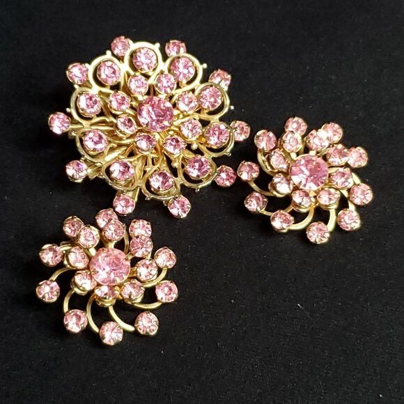 Vtg Pink Rhinestone Crystal Floral Brooch Clip Earring Set Barbiecore October - Picture 1 of 4